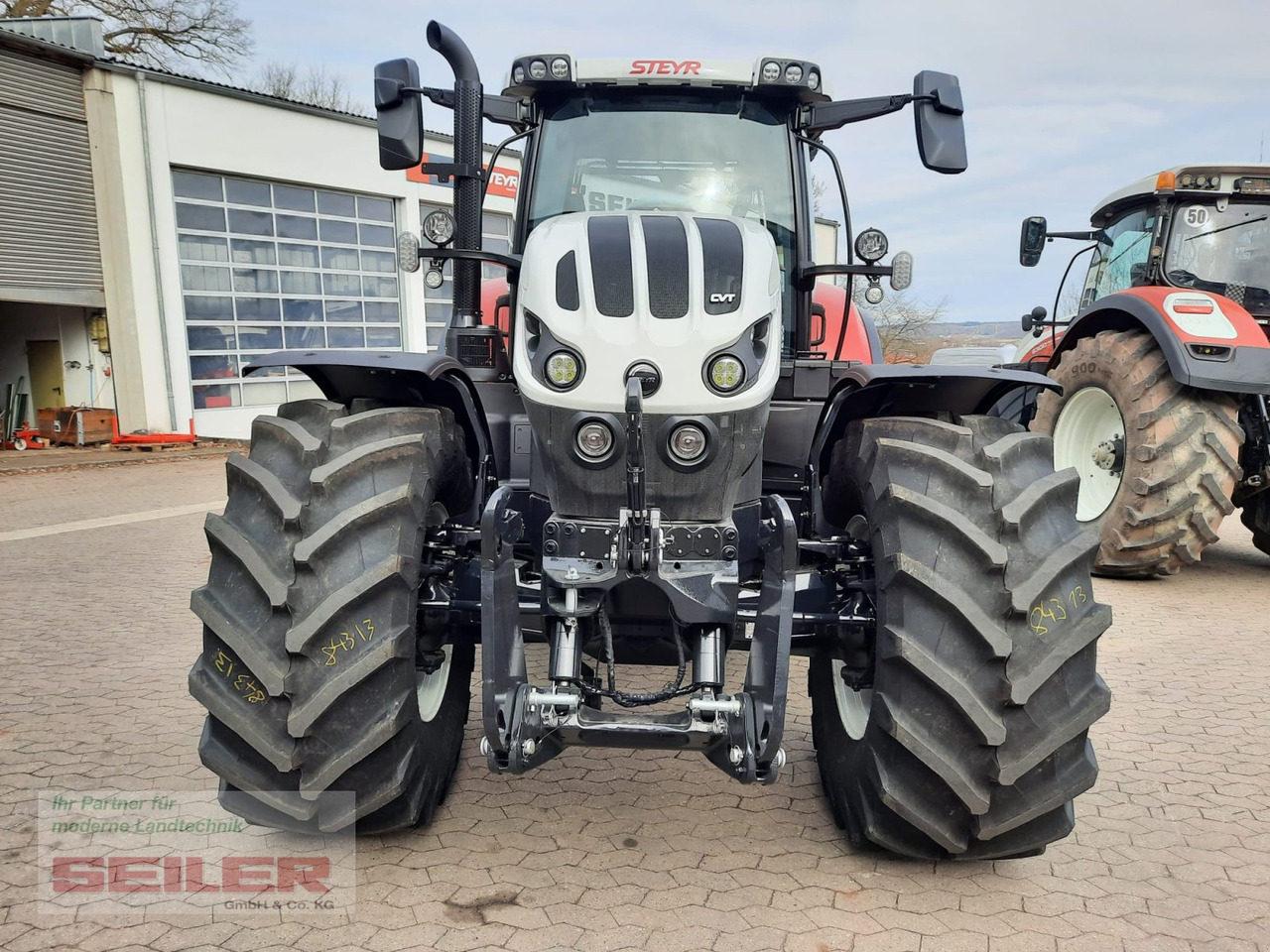 Steyr Absolut 6185 CVT - Traktor: 2 kép. Steyr Absolut 6185 CVT - Traktor: 2 kép.