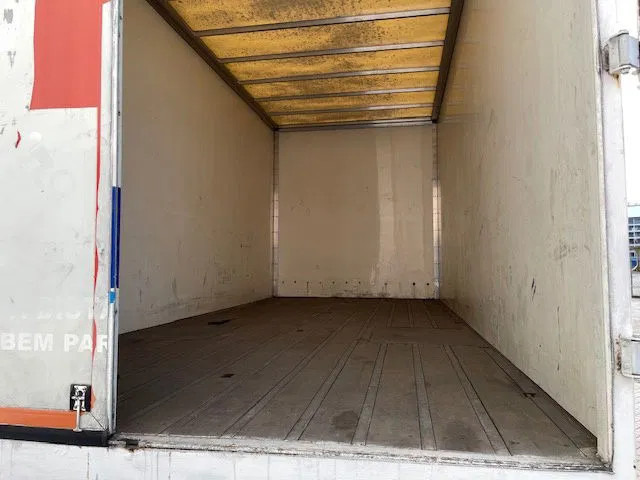 DAF XF 95.380 Euro 2 Manual-Gear - Dobozos felépítményű teherautó: 5 kép. DAF XF 95.380 Euro 2 Manual-Gear - Dobozos felépítményű teherautó: 5 kép.