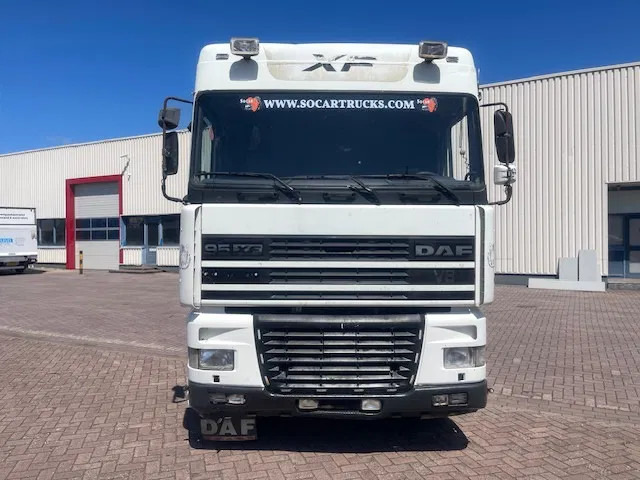 DAF XF 95 8 Tires (6x2) euro 2 - Platós teherautó: 2 kép. DAF XF 95 8 Tires (6x2) euro 2 - Platós teherautó: 2 kép.