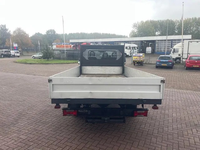 Iveco Daily 35S14 - Pickup, Duplakabinos kisteherautó: 4 kép. Iveco Daily 35S14 - Pickup, Duplakabinos kisteherautó: 4 kép.