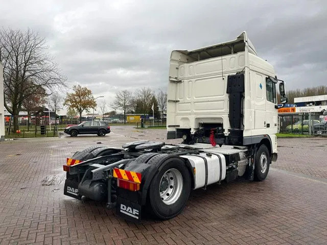 DAF XF 105.410 Euro 5 Automatic Retarder - Nyergesvontató: 4 kép. DAF XF 105.410 Euro 5 Automatic Retarder - Nyergesvontató: 4 kép.