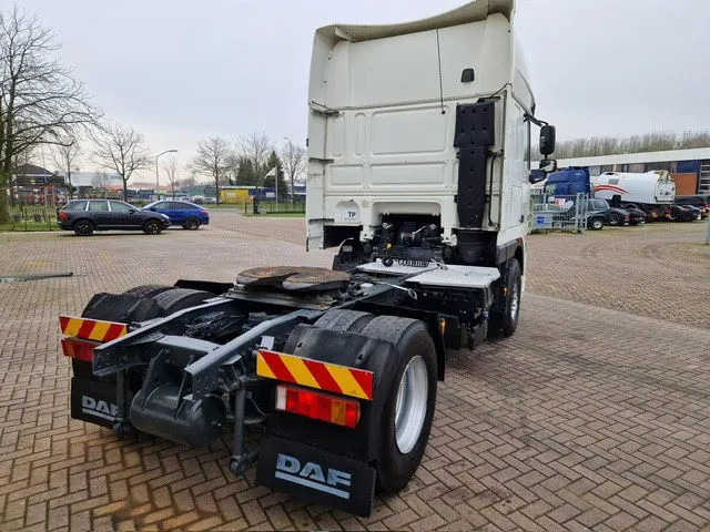 DAF XF 105.510 Euro 5 Retarder Automatic - Nyergesvontató: 3 kép. DAF XF 105.510 Euro 5 Retarder Automatic - Nyergesvontató: 3 kép.