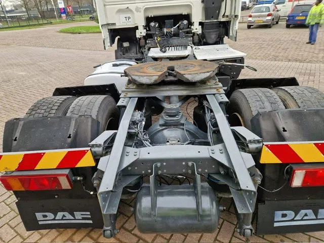 DAF XF 105.510 Euro 5 Retarder Automatic - Nyergesvontató: 4 kép. DAF XF 105.510 Euro 5 Retarder Automatic - Nyergesvontató: 4 kép.