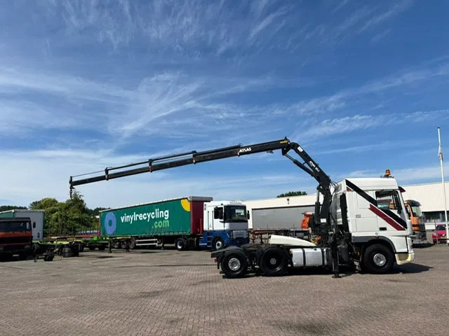 DAF XF 95.380 6X2 Manual-Gear 15T Crane Euro 4 - Nyergesvontató: 2 kép. DAF XF 95.380 6X2 Manual-Gear 15T Crane Euro 4 - Nyergesvontató: 2 kép.
