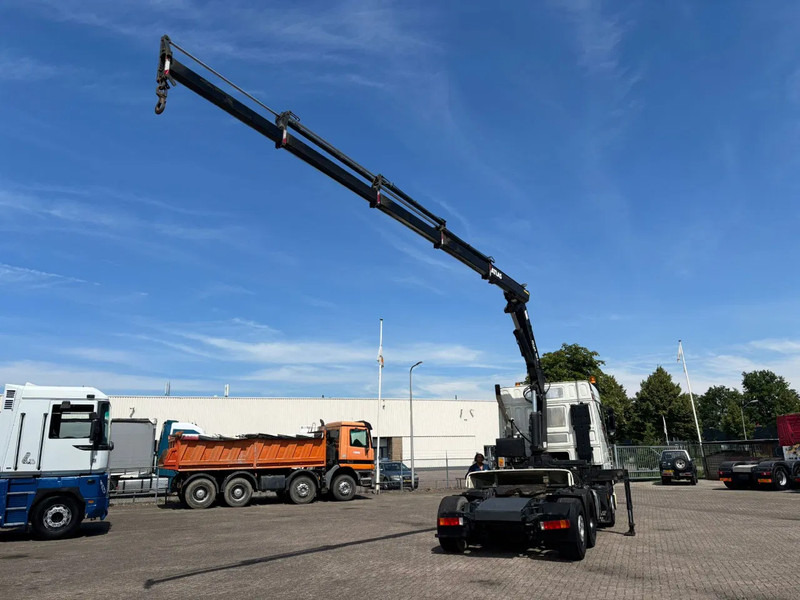 DAF XF 95.380 6X2 Manual-Gear 15T Crane Euro 4 - Nyergesvontató: 3 kép. DAF XF 95.380 6X2 Manual-Gear 15T Crane Euro 4 - Nyergesvontató: 3 kép.