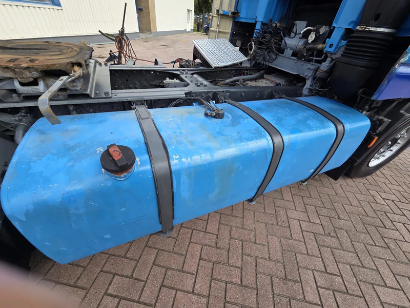 DAF XF 95.430 Automatic Euro 4 - Nyergesvontató: 3 kép. DAF XF 95.430 Automatic Euro 4 - Nyergesvontató: 3 kép.