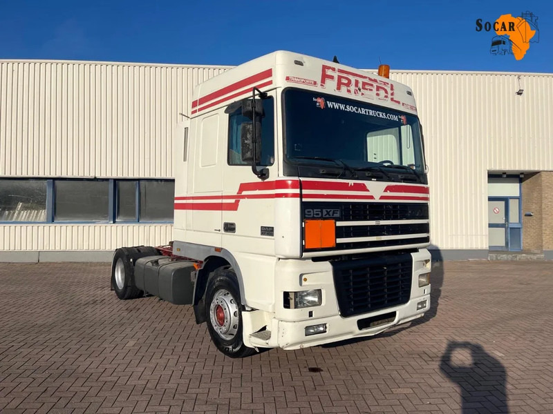 DAF XF 95.430 Manual-Gear Euro 3 - Nyergesvontató: 1 kép. DAF XF 95.430 Manual-Gear Euro 3 - Nyergesvontató: 1 kép.