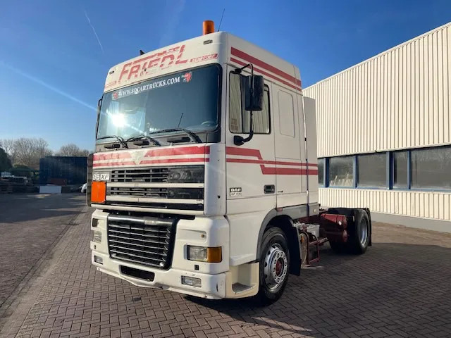 DAF XF 95.430 Manual-Gear Euro 3 - Nyergesvontató: 3 kép. DAF XF 95.430 Manual-Gear Euro 3 - Nyergesvontató: 3 kép.