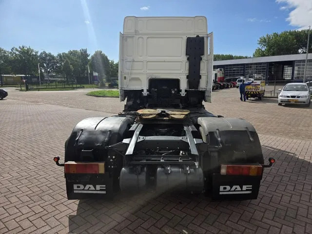 DAF XF 95.430 Manual gear Euro 3 - Nyergesvontató: 5 kép. DAF XF 95.430 Manual gear Euro 3 - Nyergesvontató: 5 kép.