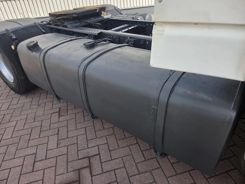 DAF XF 95.430 Manual gear Euro 3 - Nyergesvontató: 3 kép. DAF XF 95.430 Manual gear Euro 3 - Nyergesvontató: 3 kép.