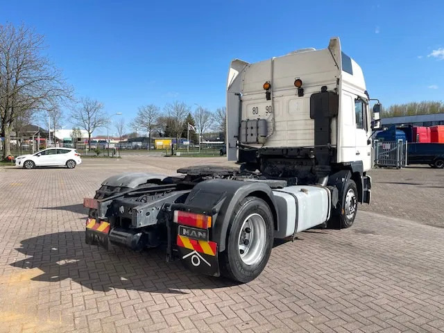 MAN 19.463 6 Cilinder Manual pomp EURO 2 - Nyergesvontató: 3 kép. MAN 19.463 6 Cilinder Manual pomp EURO 2 - Nyergesvontató: 3 kép.