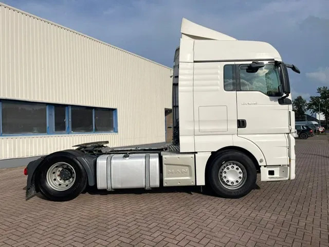 MAN TGX 18.480 Euro 6 Retarder 2 tanks - Nyergesvontató: 2 kép. MAN TGX 18.480 Euro 6 Retarder 2 tanks - Nyergesvontató: 2 kép.