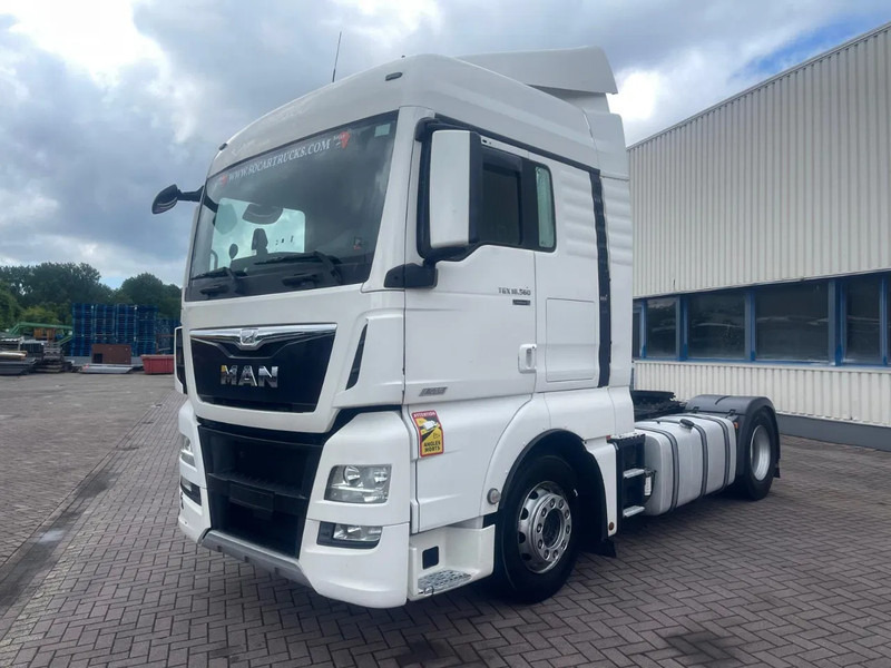 MAN TGX 18.560 Euro 6 Retarder 2Tank - Nyergesvontató: 3 kép. MAN TGX 18.560 Euro 6 Retarder 2Tank - Nyergesvontató: 3 kép.