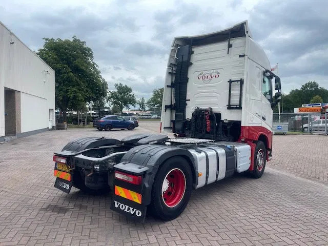 Nyergesvontató Volvo FH 13.460 2Tanks-NL~Truck-Parking Cool TUV: 6 kép. Nyergesvontató Volvo FH 13.460 2Tanks-NL~Truck-Parking Cool TUV: 6 kép.