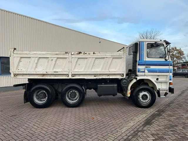Scania 113H 380 6x4 Tipper - Billenőplatós teherautó: 2 kép. Scania 113H 380 6x4 Tipper - Billenőplatós teherautó: 2 kép.