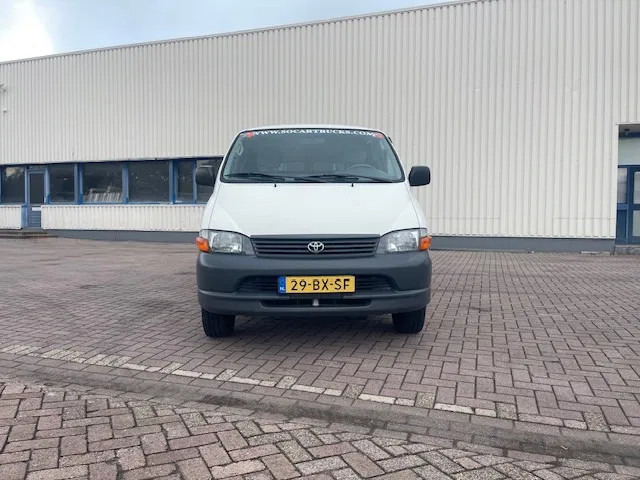 Toyota HiAce 2.5 D4-D 90 Lang Airco - Kis furgon: 2 kép. Toyota HiAce 2.5 D4-D 90 Lang Airco - Kis furgon: 2 kép.