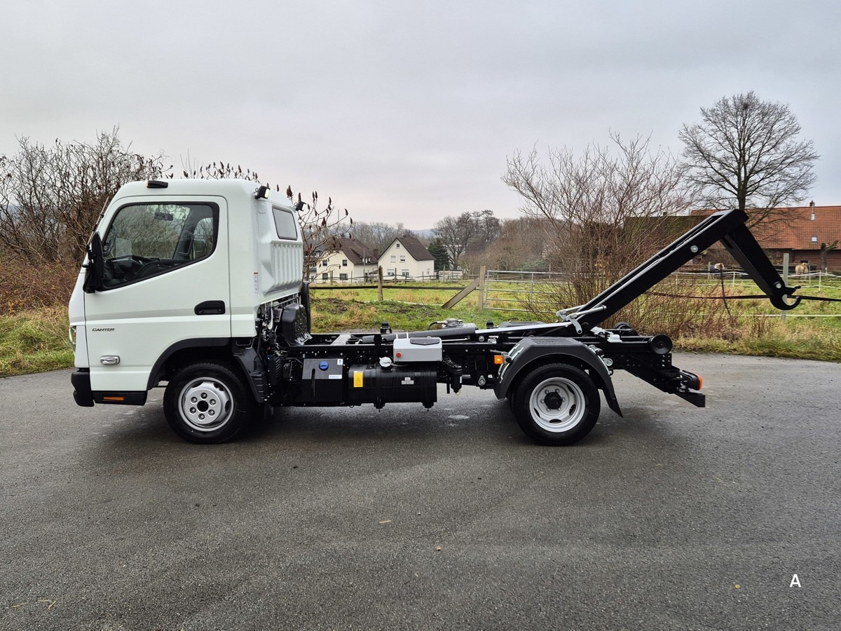 FUSO 3C15 Duonic Aut.City Abrollkipper AHK 3.5T - Horgos rakodó teherautó: 3 kép. FUSO 3C15 Duonic Aut.City Abrollkipper AHK 3.5T - Horgos rakodó teherautó: 3 kép.