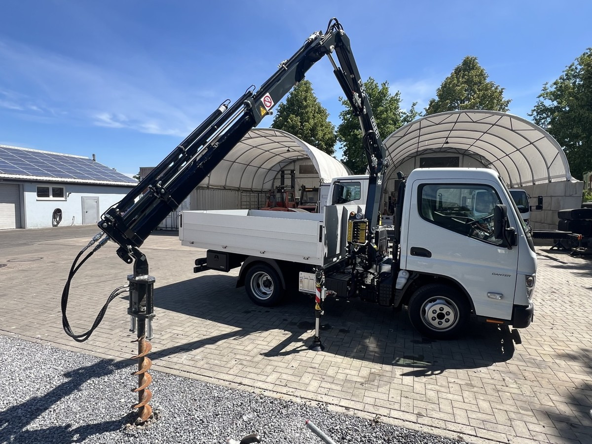 FUSO 3S15 Alu Pritsche 2.80m Ladekran Bohrgerät - Platós kisteherautó: 1 kép. FUSO 3S15 Alu Pritsche 2.80m Ladekran Bohrgerät - Platós kisteherautó: 1 kép.