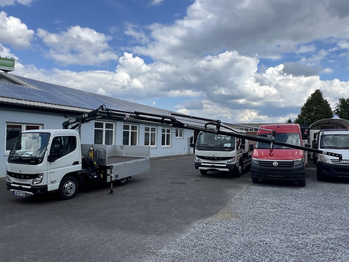 FUSO 3S15 Alu Pritsche 2.80m Ladekran Bohrgerät - Platós kisteherautó: 5 kép. FUSO 3S15 Alu Pritsche 2.80m Ladekran Bohrgerät - Platós kisteherautó: 5 kép.