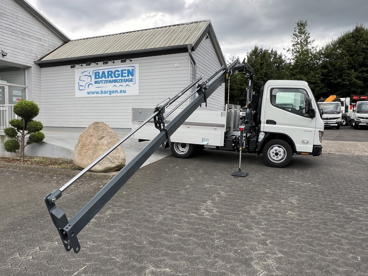 FUSO 3S15 Alu Pritsche 2.80m Ladekran - Platós kisteherautó: 3 kép. FUSO 3S15 Alu Pritsche 2.80m Ladekran - Platós kisteherautó: 3 kép.