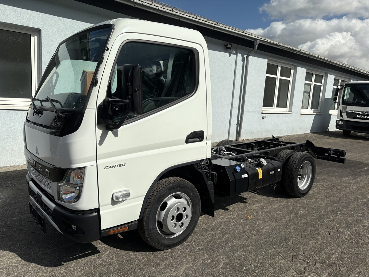 FUSO 3S15 Fahrgestell 2500 Nebenantrieb - Alvaz teherautó: 1 kép. FUSO 3S15 Fahrgestell 2500 Nebenantrieb - Alvaz teherautó: 1 kép.