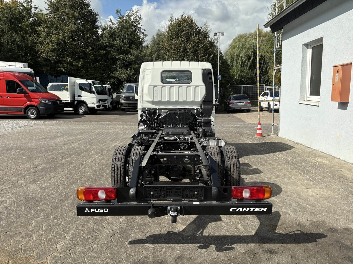 FUSO 3S15 Fahrgestell 2500 Nebenantrieb - Alvaz teherautó: 4 kép. FUSO 3S15 Fahrgestell 2500 Nebenantrieb - Alvaz teherautó: 4 kép.