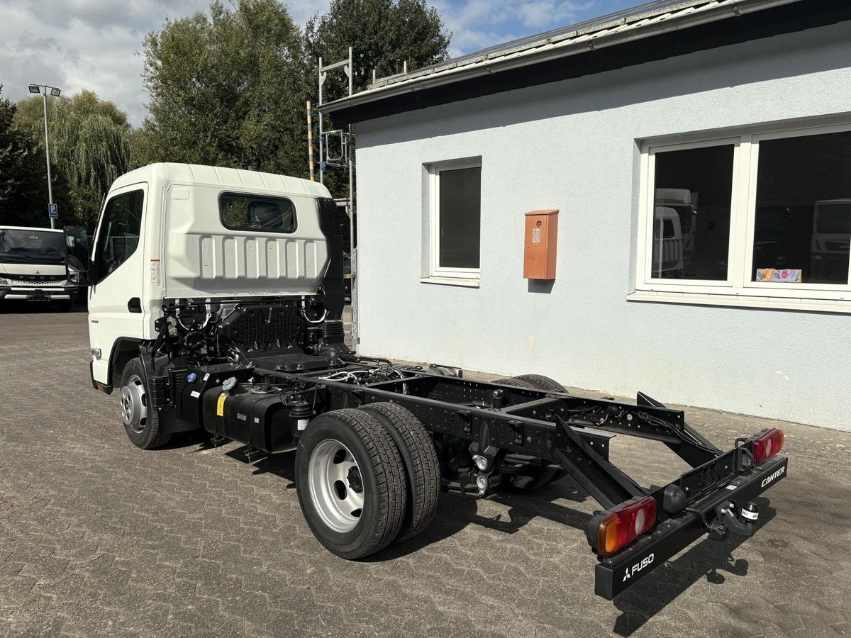 FUSO 3S15 Fahrgestell 2500 Nebenantrieb - Alvaz teherautó: 3 kép. FUSO 3S15 Fahrgestell 2500 Nebenantrieb - Alvaz teherautó: 3 kép.