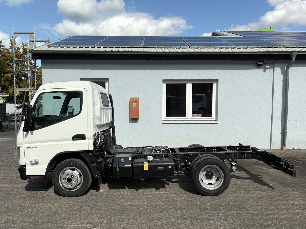FUSO 3S15 Fahrgestell 2500 Nebenantrieb - Alvaz teherautó: 2 kép. FUSO 3S15 Fahrgestell 2500 Nebenantrieb - Alvaz teherautó: 2 kép.