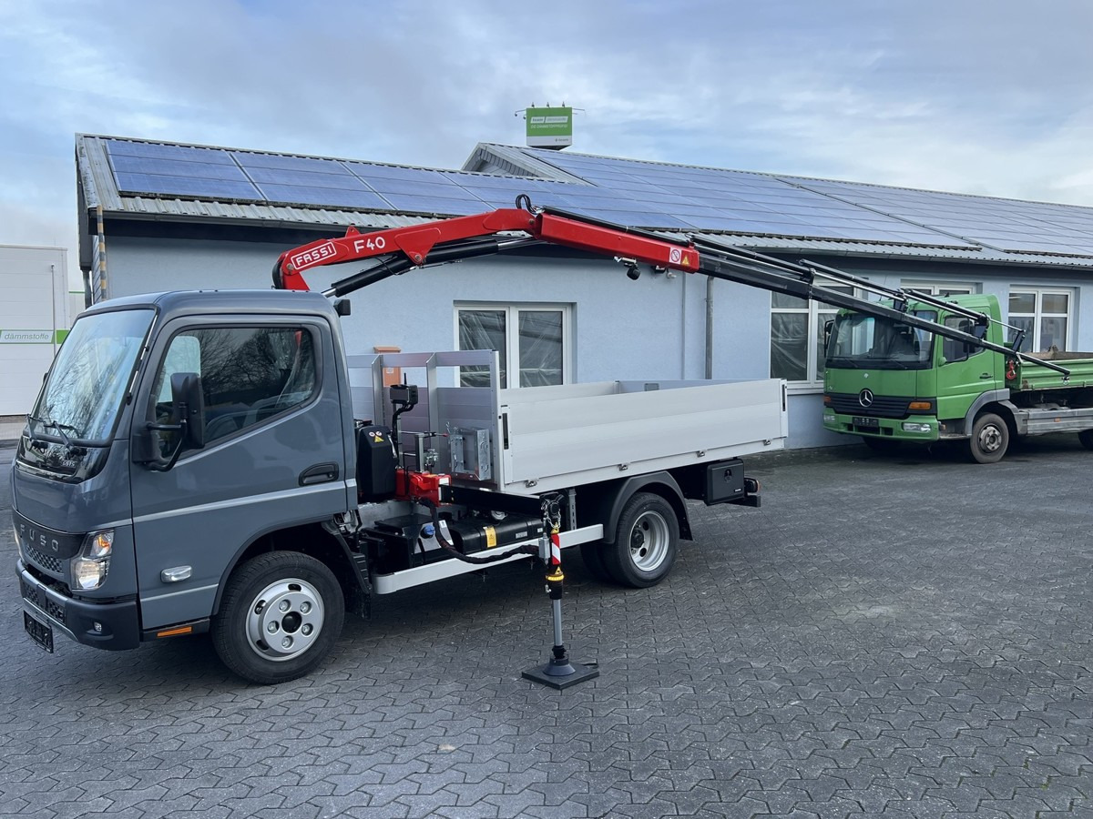 FUSO 6S15 Pritsche 3.0m Kran 4xhydr. Funk! - Platós kisteherautó: 2 kép. FUSO 6S15 Pritsche 3.0m Kran 4xhydr. Funk! - Platós kisteherautó: 2 kép.