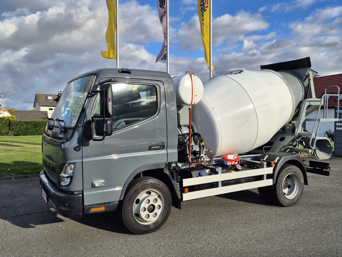 FUSO 7C18 Canter Betonmischer 2m/3 - Betonmixer: 3 kép. FUSO 7C18 Canter Betonmischer 2m/3 - Betonmixer: 3 kép.