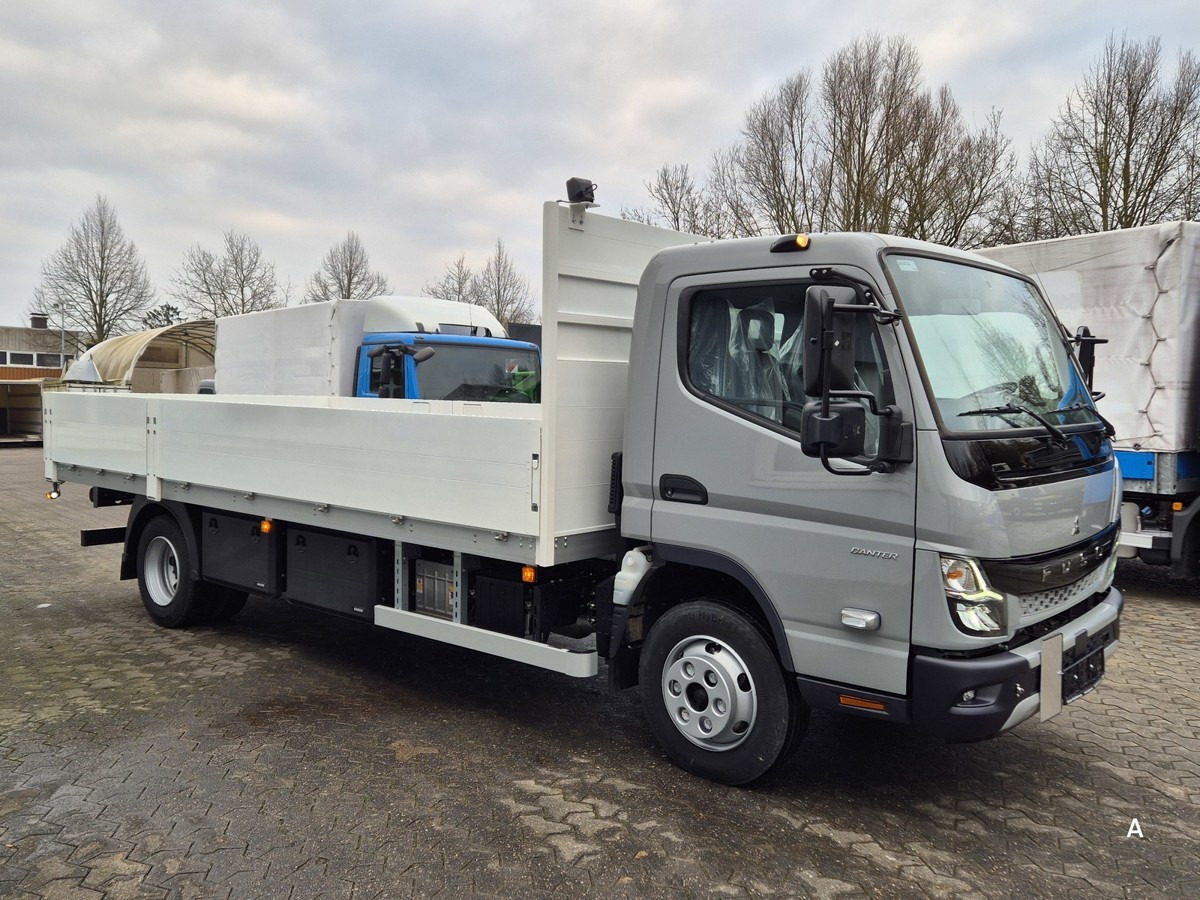 FUSO Canter 7C18 Gastransport ADR Gefahrgut Pritsche - Platós kisteherautó: 2 kép. FUSO Canter 7C18 Gastransport ADR Gefahrgut Pritsche - Platós kisteherautó: 2 kép.