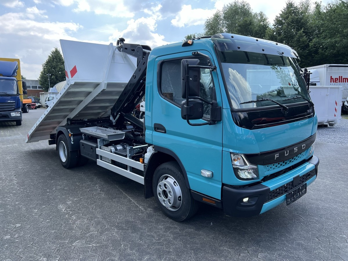 FUSO Canter FUSO 9C18 City Abrollkipper Krokbil Color - Horgos rakodó teherautó, Darus autó: 3 kép. FUSO Canter FUSO 9C18 City Abrollkipper Krokbil Color - Horgos rakodó teherautó, Darus autó: 3 kép.
