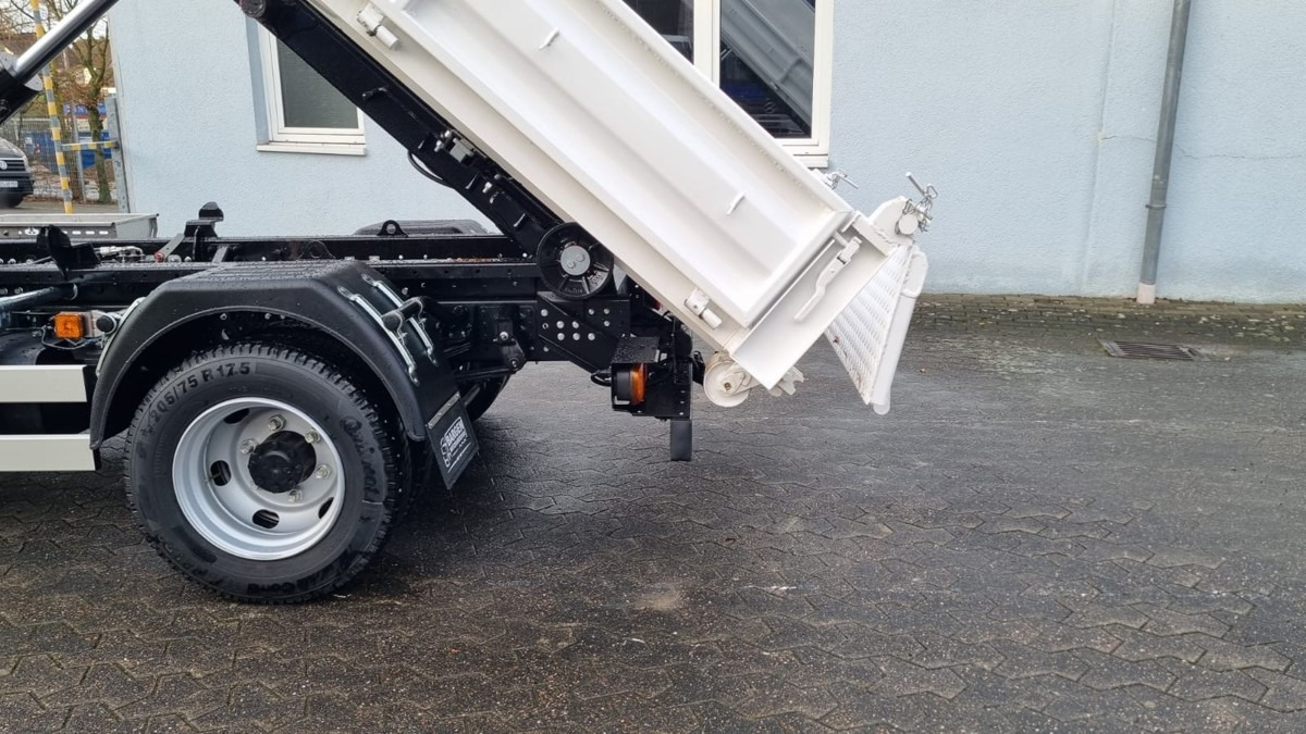 FUSO FUSO 9C18 40km/h City Abrollkipper WLF Swiss CH - Horgos rakodó teherautó: 4 kép. FUSO FUSO 9C18 40km/h City Abrollkipper WLF Swiss CH - Horgos rakodó teherautó: 4 kép.