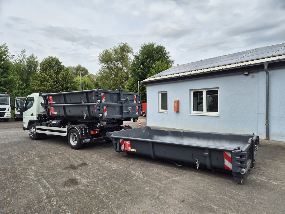 FUSO FUSO 9C18 40km/h City Abrollkipper WLF Swiss CH - Horgos rakodó teherautó: 3 kép. FUSO FUSO 9C18 40km/h City Abrollkipper WLF Swiss CH - Horgos rakodó teherautó: 3 kép.