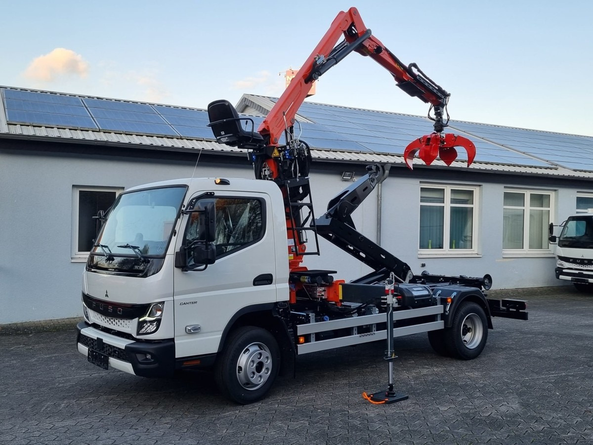 FUSO FUSO 9C18 City Abrollkipper + Z-Kran Recycling - Horgos rakodó teherautó, Darus autó: 2 kép. FUSO FUSO 9C18 City Abrollkipper + Z-Kran Recycling - Horgos rakodó teherautó, Darus autó: 2 kép.