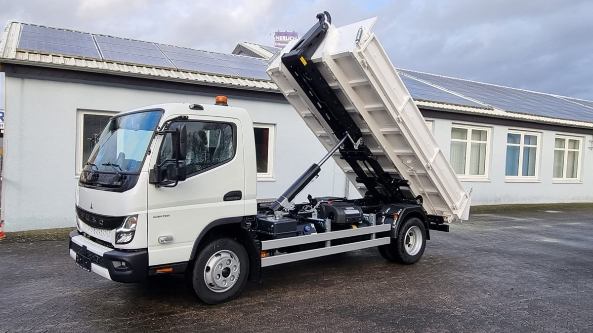 FUSO FUSO 9C18 Duonic City Abrollkipper AHK - Horgos rakodó teherautó: 1 kép. FUSO FUSO 9C18 Duonic City Abrollkipper AHK - Horgos rakodó teherautó: 1 kép.