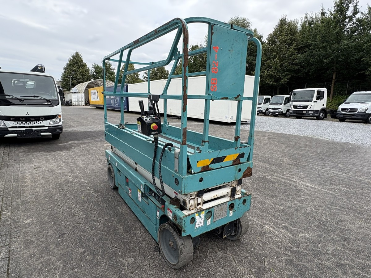 GENIE Haulotte Compact 8 baugleich GS 2032 sofort verf - Ollós emelő: 4 kép. GENIE Haulotte Compact 8 baugleich GS 2032 sofort verf - Ollós emelő: 4 kép.