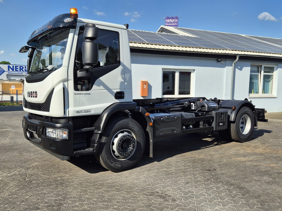 IVECO Euro Cargo 180E32 4x2 Abrollkipper Knick / Tele - Horgos rakodó teherautó: 4 kép. IVECO Euro Cargo 180E32 4x2 Abrollkipper Knick / Tele - Horgos rakodó teherautó: 4 kép.