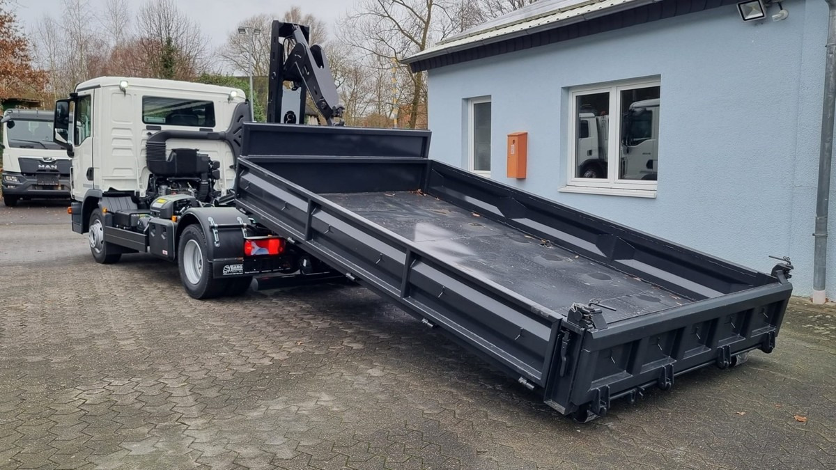 MAN TGL 12.220 BL NEU City Abrollkipper 8t TipMatic - Horgos rakodó teherautó: 4 kép. MAN TGL 12.220 BL NEU City Abrollkipper 8t TipMatic - Horgos rakodó teherautó: 4 kép.