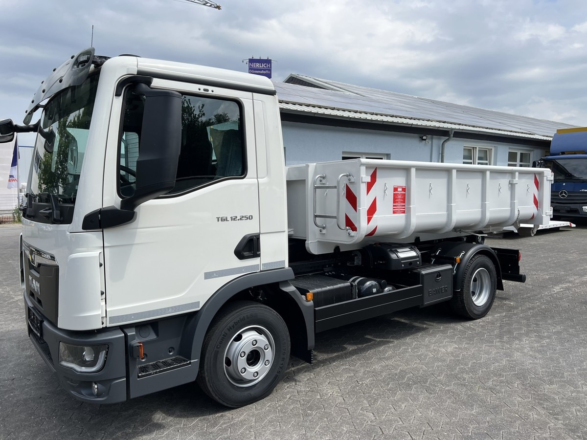MAN TGL 12.250 BL NEU City Abrollkipper Tipmatik - Horgos rakodó teherautó: 4 kép. MAN TGL 12.250 BL NEU City Abrollkipper Tipmatik - Horgos rakodó teherautó: 4 kép.