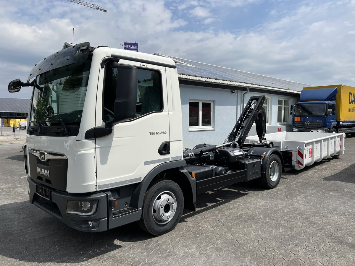 MAN TGL 12.250 BL NEU City Abrollkipper Tipmatik - Horgos rakodó teherautó: 2 kép. MAN TGL 12.250 BL NEU City Abrollkipper Tipmatik - Horgos rakodó teherautó: 2 kép.