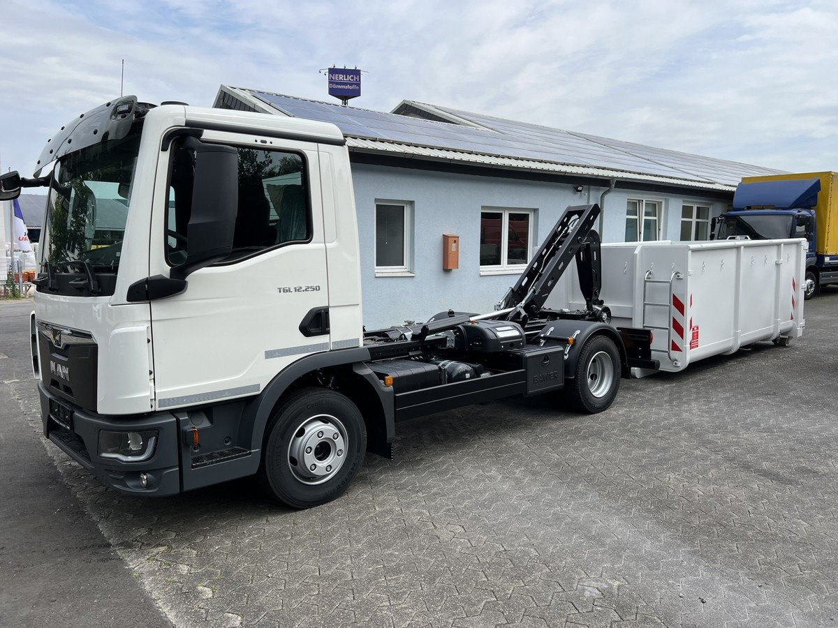 MAN TGL 12.250 BL NEU City Abrollkipper Tipmatik - Horgos rakodó teherautó: 1 kép. MAN TGL 12.250 BL NEU City Abrollkipper Tipmatik - Horgos rakodó teherautó: 1 kép.