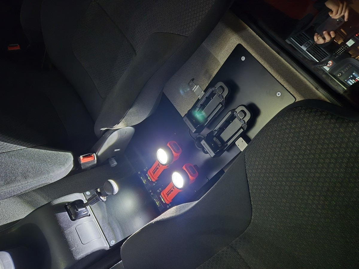 MAN TGL 8.190 Feuerwehrfahrzeug City Abrollkipper - Horgos rakodó teherautó: 2 kép. MAN TGL 8.190 Feuerwehrfahrzeug City Abrollkipper - Horgos rakodó teherautó: 2 kép.