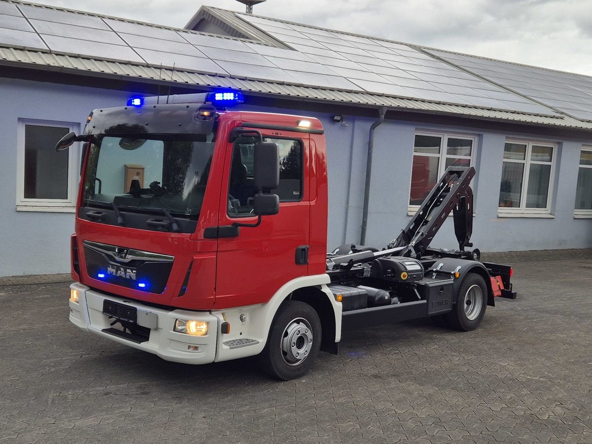 MAN TGL 8.190 Feuerwehrfahrzeug City Abrollkipper - Horgos rakodó teherautó: 1 kép. MAN TGL 8.190 Feuerwehrfahrzeug City Abrollkipper - Horgos rakodó teherautó: 1 kép.