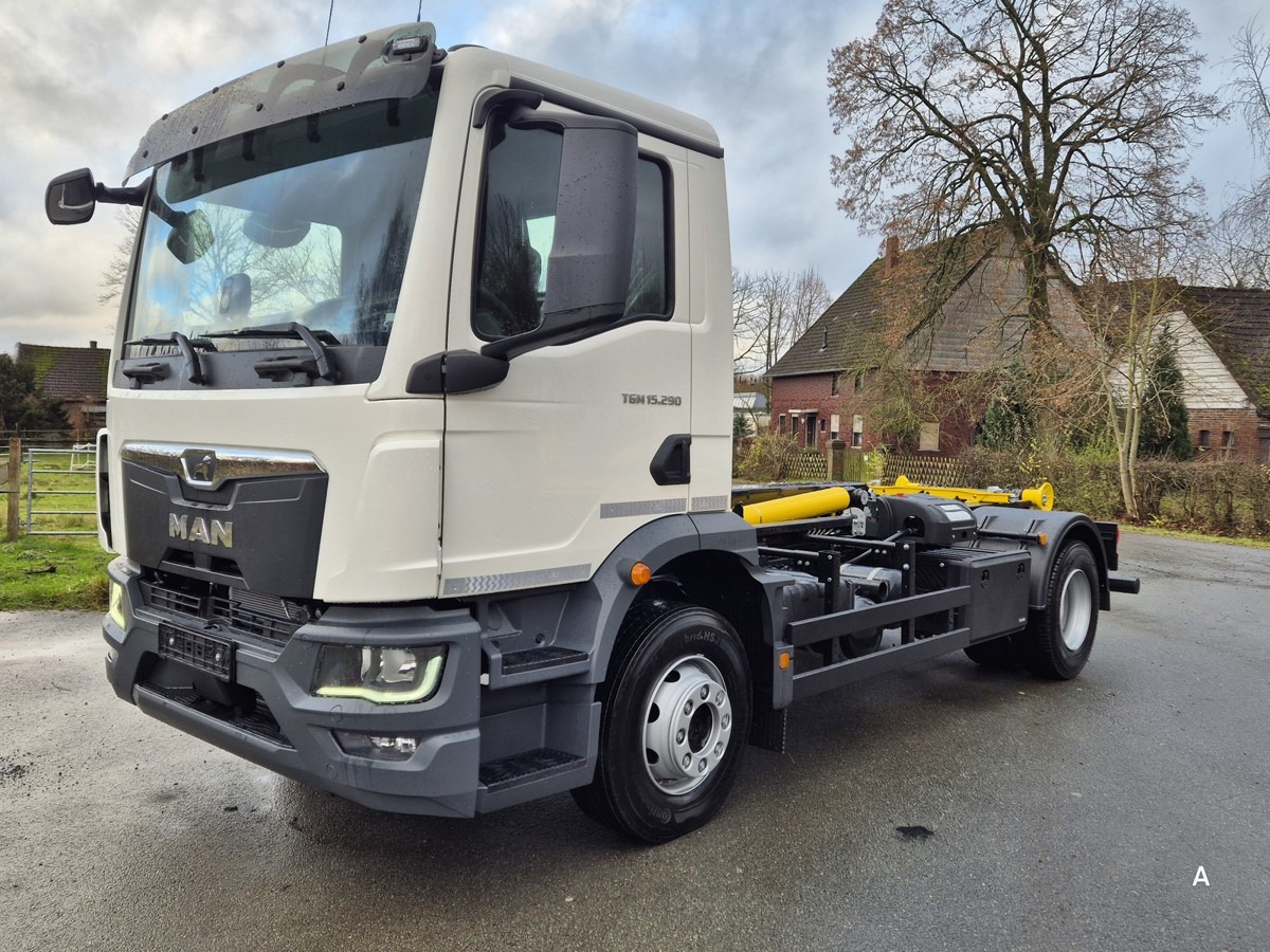 MAN TGM 15.290 BL Abrollkipper PowerMatic Standheiz. - Horgos rakodó teherautó: 3 kép. MAN TGM 15.290 BL Abrollkipper PowerMatic Standheiz. - Horgos rakodó teherautó: 3 kép.
