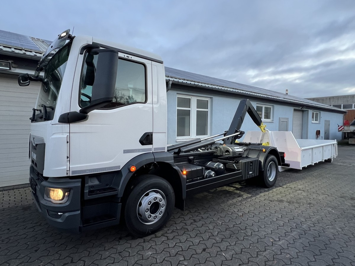 MAN TGM 15.290 BL Abrollkipper PowerMatic Standheiz. - Horgos rakodó teherautó: 5 kép. MAN TGM 15.290 BL Abrollkipper PowerMatic Standheiz. - Horgos rakodó teherautó: 5 kép.