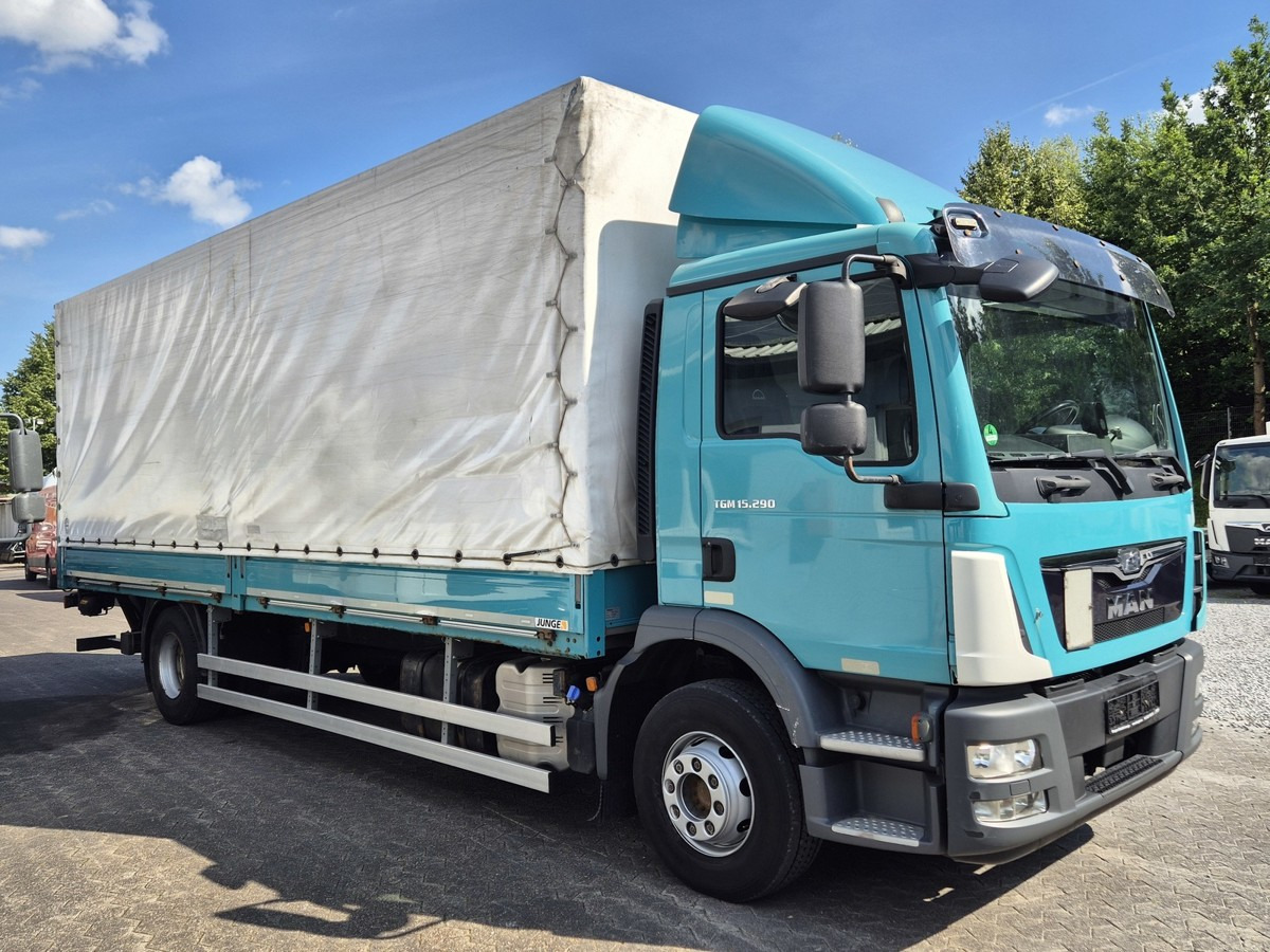 MAN TGM 15.290 BL Pritsche Plane LBW - Ponyvás teherautó: 2 kép. MAN TGM 15.290 BL Pritsche Plane LBW - Ponyvás teherautó: 2 kép.