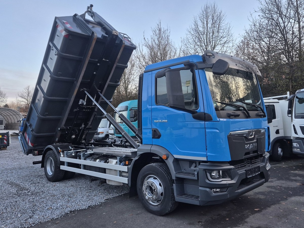 MAN TGM 15.290 BL Tipmatic Abrollkipper Mod.2021 - Horgos rakodó teherautó: 3 kép. MAN TGM 15.290 BL Tipmatic Abrollkipper Mod.2021 - Horgos rakodó teherautó: 3 kép.