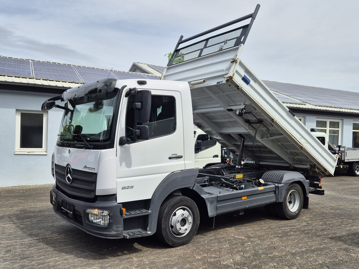 MERCEDES-BENZ Atego 823 3-Seiten Kipper Meiller AHK - Billenőplatós kisteherautó: 1 kép. MERCEDES-BENZ Atego 823 3-Seiten Kipper Meiller AHK - Billenőplatós kisteherautó: 1 kép.