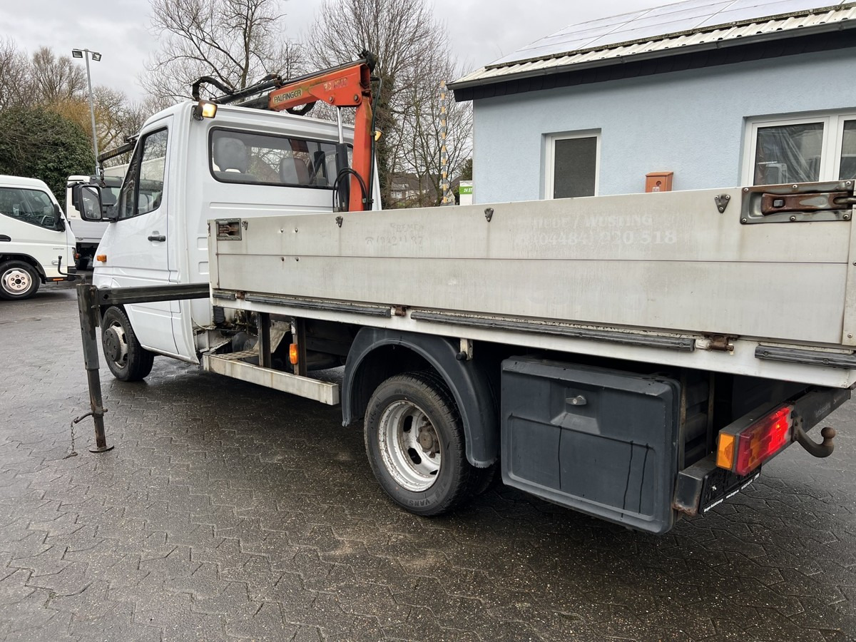 Platós kisteherautó MERCEDES-BENZ Sprinter 413 313 Pritsche Kran Palfinger PC2300: 15 kép.